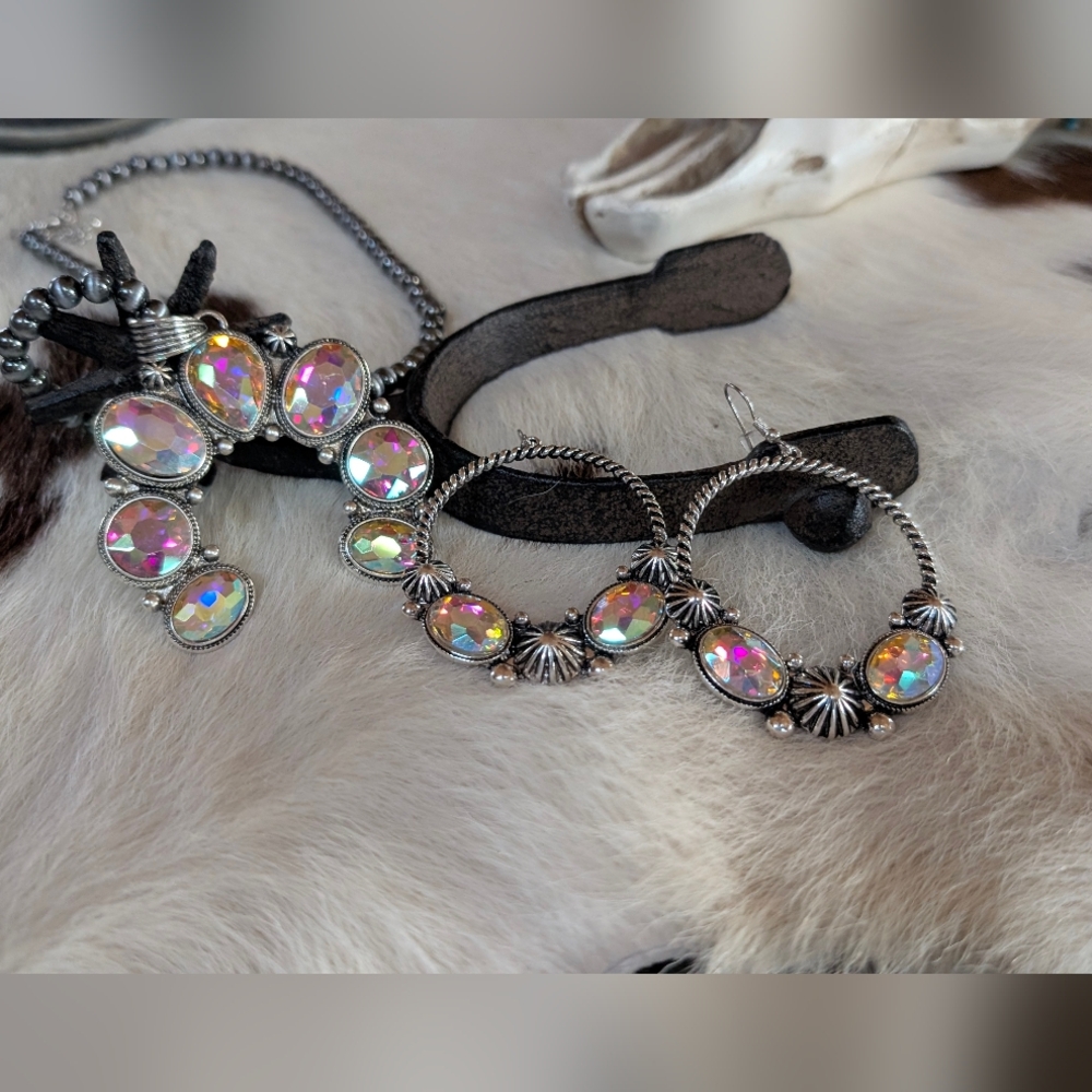 Iridescent Silver Pearls Women's Necklace & Earring Set.